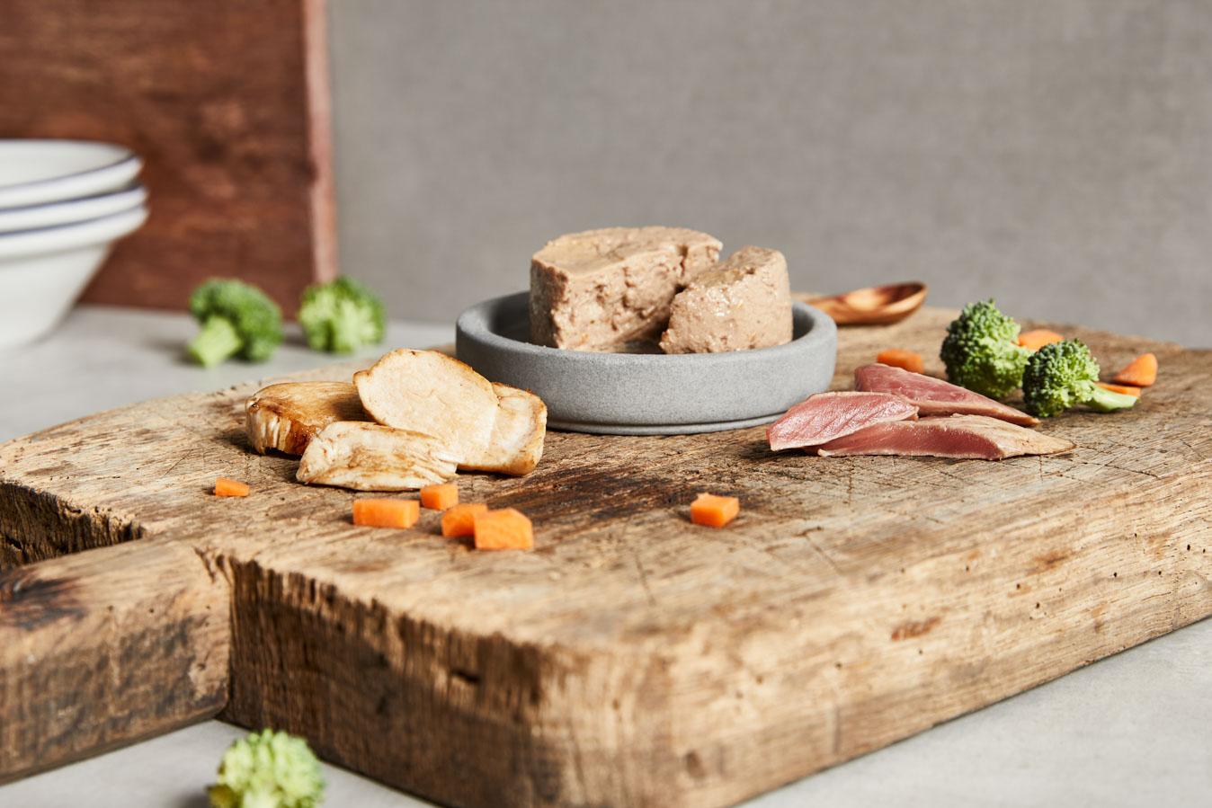 Farmers Market Meat Centre - Tuna Mousse with Chicken Centre, Carrot & Broccoli 80g